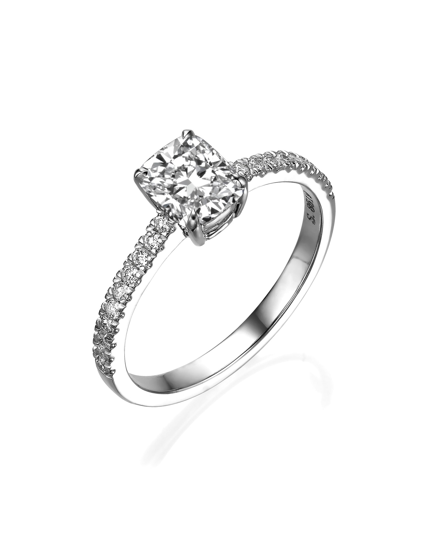 טבעת יהלום Arrow Cushion Solitaire