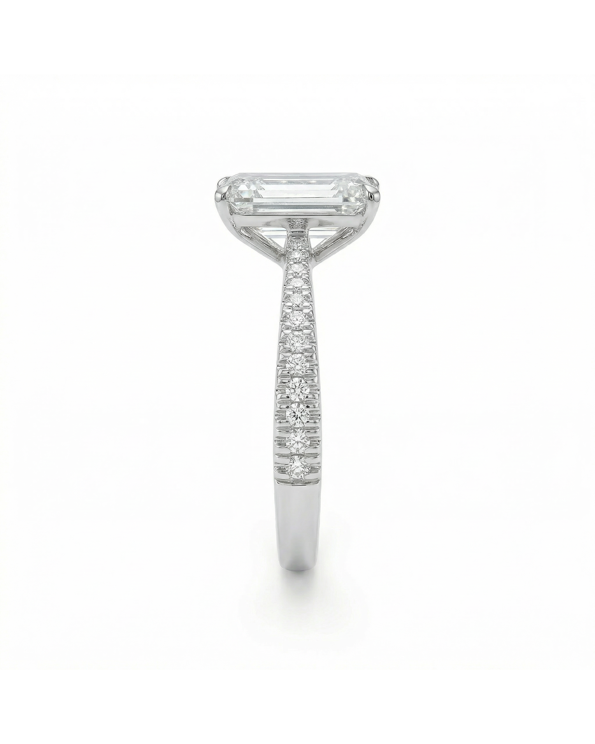 טבעת יהלום Grand Arrow Emerald-Shape
